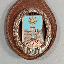 INSIGNE MILITAIRE 121 ème RI REGIMENT D'INFANTERIE FABRICATION 1930 1940 ARTHUS BERTRAND RUE DE RENNES PARIS