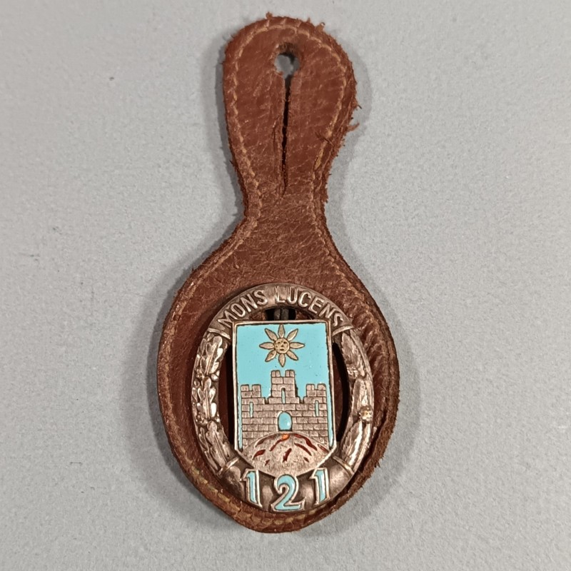 INSIGNE MILITAIRE 121 ème RI REGIMENT D'INFANTERIE FABRICATION 1930 1940 ARTHUS BERTRAND RUE DE RENNES PARIS