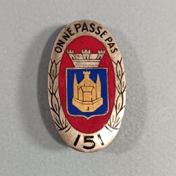 INSIGNE MILITAIRE 151 ème RI REGIMENT D'INFANTERIE FABRICATION 1940 1950 ARTHUS BERTRAND PARIS DEPOSE