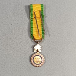 REDUCTION DE LA MEDAILLE MILITAIRE 4 ème OU 5 ème REPUBLIQUE VALEUR ET DISCIPLINE EN ARGENT POINCONNEE
