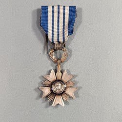 FRANCE MEDAILLE DE CHEVALIER DE L'ORDRE DU MERITE ARTISANAL INSTITUE DE 1948 A 1956 EN ARGENT