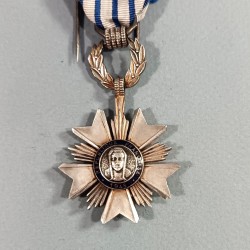 FRANCE MEDAILLE DE CHEVALIER DE L'ORDRE DU MERITE ARTISANAL INSTITUE DE 1948 A 1956 EN ARGENT