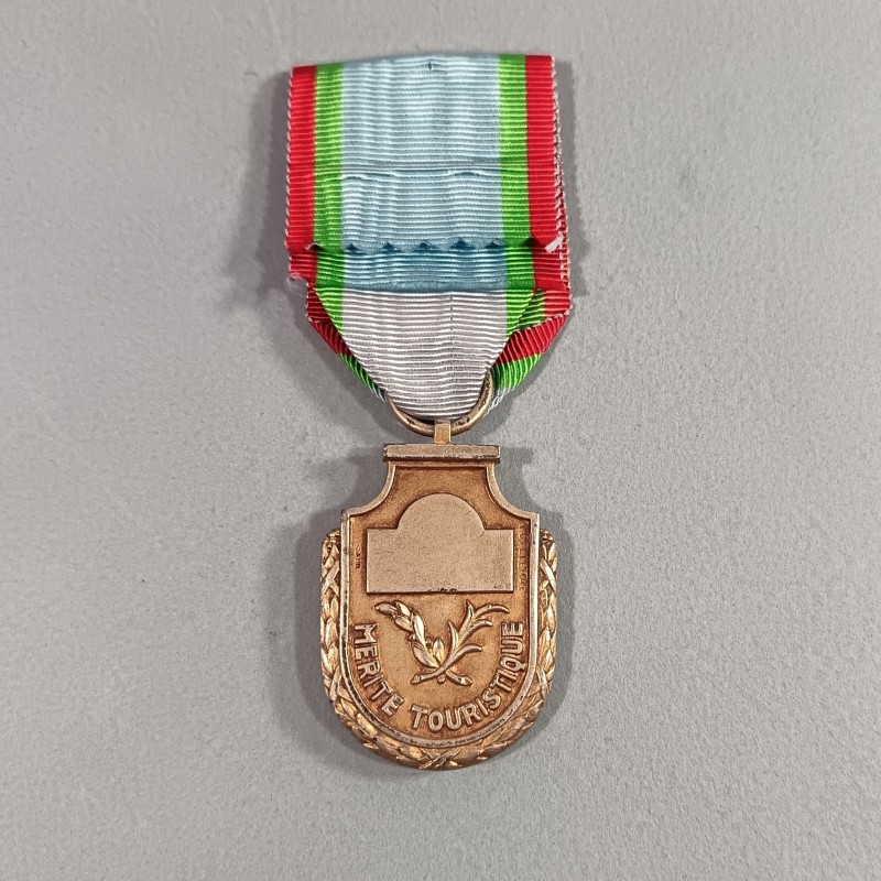 FRANCE MEDAILLE DE CHEVALIER DE L'ORDRE DU MERITE TOURISTIQUE INSTITUE DE 1949 A 1952