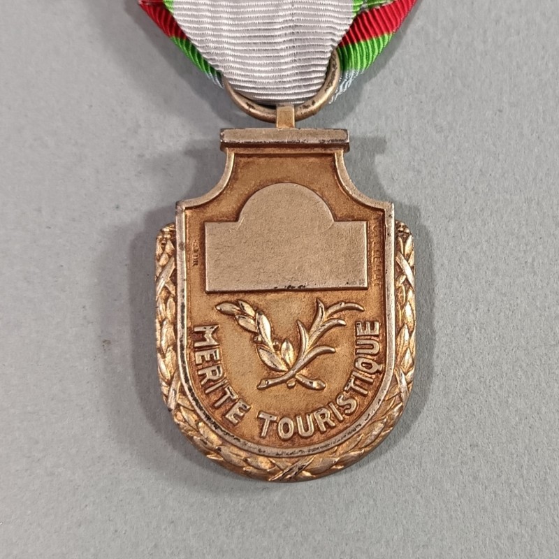 FRANCE MEDAILLE DE CHEVALIER DE L'ORDRE DU MERITE TOURISTIQUE INSTITUE DE 1949 A 1952