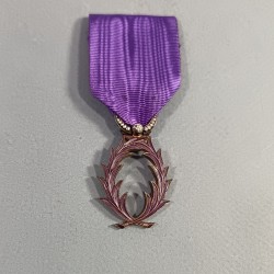 FRANCE MEDAILLE DE CHEVALIER DE L'ORDRE DES PALMES ACADEMIQUES EN ARGENT