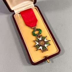FRANCE MEDAILLE DEMI-TAILLE DE CHEVALIER DE L'ORDRE DE LA LEGION D'HONNEUR 3 ème REPUBLIQUE EN BOITE MODELE LUXE A FILETS