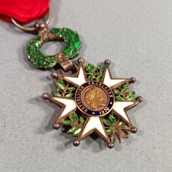 FRANCE MEDAILLE DEMI-TAILLE DE CHEVALIER DE L'ORDRE DE LA LEGION D'HONNEUR 3 ème REPUBLIQUE EN BOITE MODELE LUXE A FILETS
