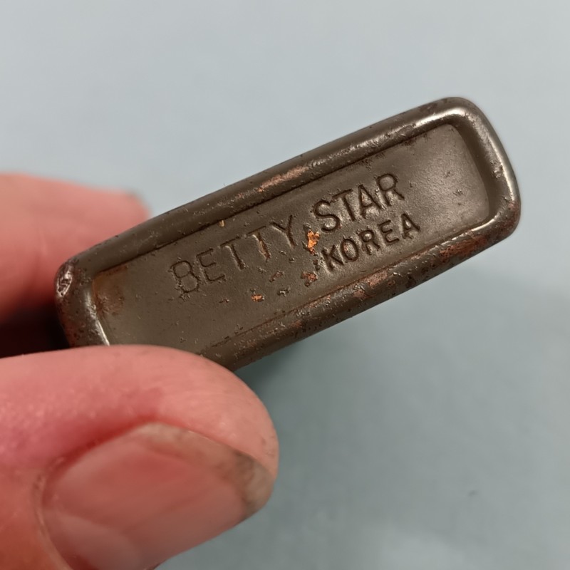BRIQUET MILITAIRE US MARINE CORPS FABRICATION BETTY STAR KOREA VENDUE EN COREE DANS LES FOYERS DES US MARINS ANNEE 1960-1980