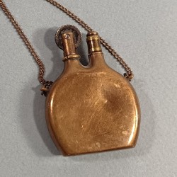 ARTISANAT DE TRANCHEES SOUVENIR GUERRE 1914 - 1918 BRIQUET DE POILUS EN FORME DE GOURDE MODELE 1877