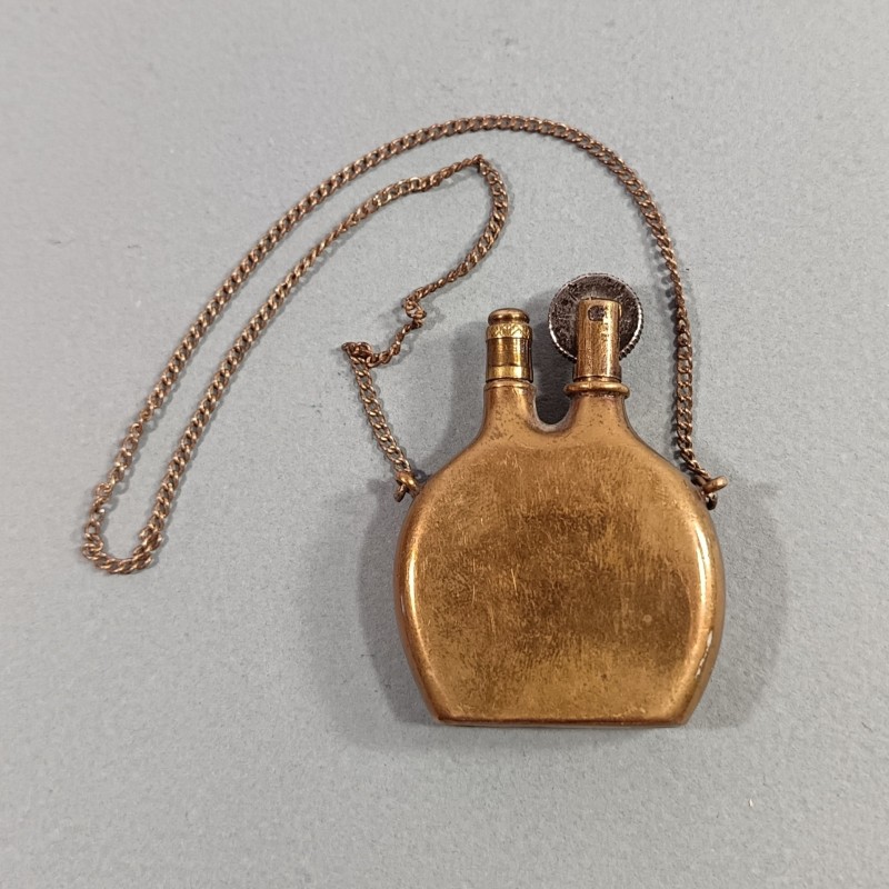 ARTISANAT DE TRANCHEES SOUVENIR GUERRE 1914 - 1918 BRIQUET DE POILUS EN FORME DE GOURDE MODELE 1877