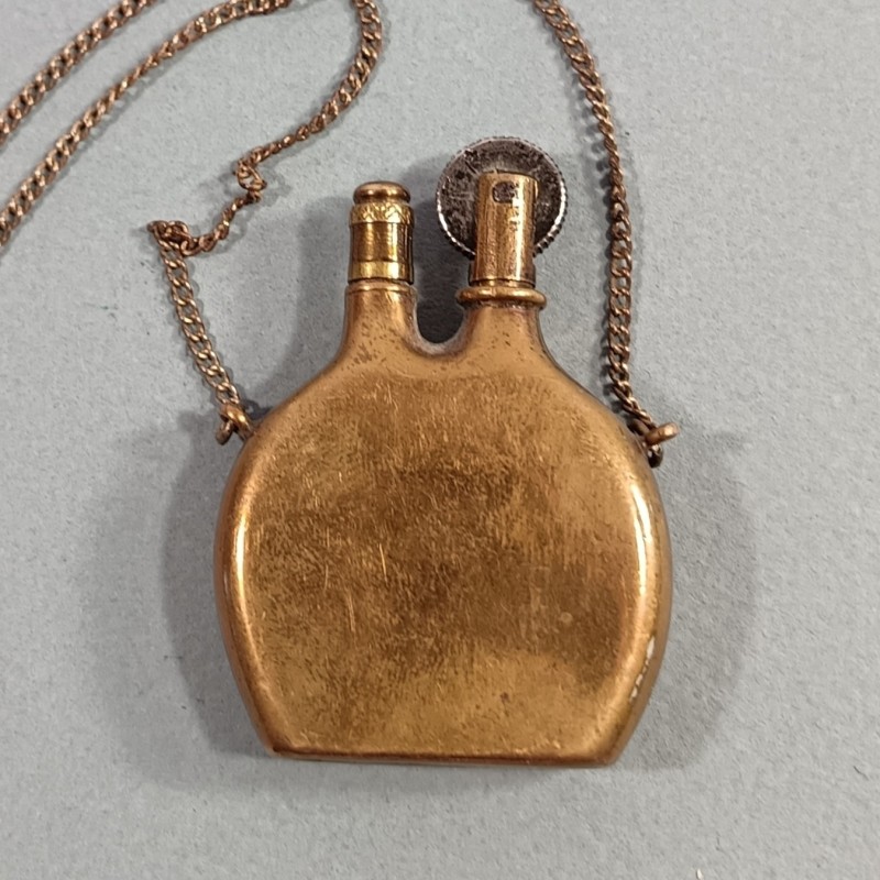 ARTISANAT DE TRANCHEES SOUVENIR GUERRE 1914 - 1918 BRIQUET DE POILUS EN FORME DE GOURDE MODELE 1877