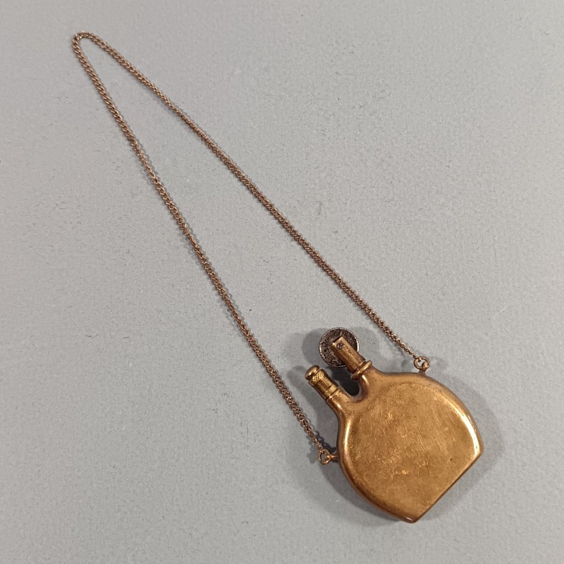 ARTISANAT DE TRANCHEES SOUVENIR GUERRE 1914 - 1918 BRIQUET DE POILUS EN FORME DE GOURDE MODELE 1877