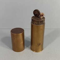BRIQUET DE POILUS FAIT AVEC UNE CARTOUCHE DE LANCE FUSEE ET UNE PIECE DE 5 CENTIME 1916 ARTISANAT DE TRANCHEES