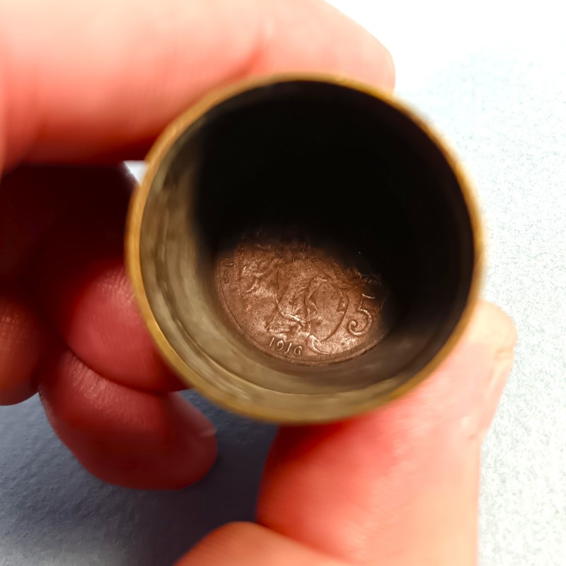 BRIQUET DE POILUS FAIT AVEC UNE CARTOUCHE DE LANCE FUSEE ET UNE PIECE DE 5 CENTIME 1916 ARTISANAT DE TRANCHEES