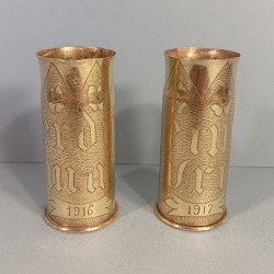 PAIRE DE DOUILLES DECOREES VERDUN MAI 1916 ET REIMS AVRIL 1917 ARTISANAT DE TRANCHEES SOUVENIR DE LA GUERRE 1914 1918