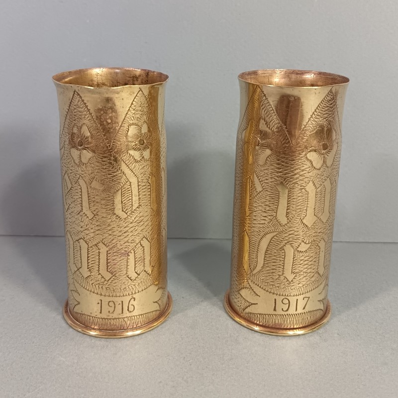 PAIRE DE DOUILLES DECOREES VERDUN MAI 1916 ET REIMS AVRIL 1917 ARTISANAT DE TRANCHEES SOUVENIR DE LA GUERRE 1914 1918