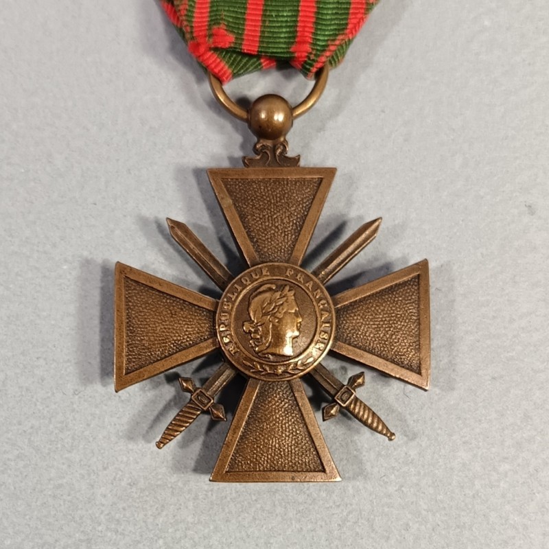 CROIX DE GUERRE 1914-1915 AVEC UNE ETOILE POUR CITATION A L'ORDRE DU REGIMENT WAR CROSS 1914 1918