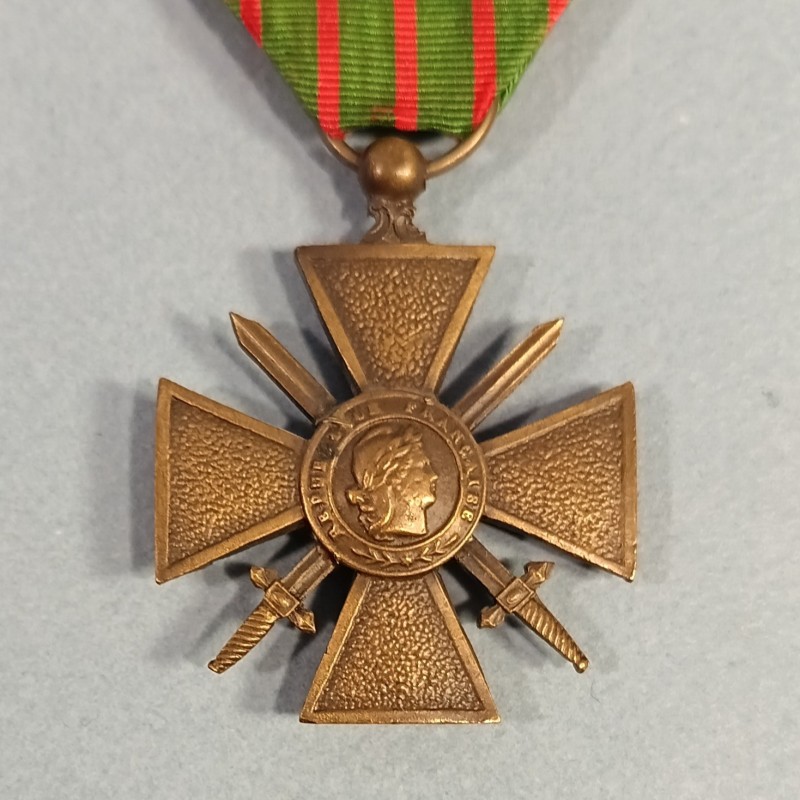 CROIX DE GUERRE 1914-1917 AVEC UNE ETOILE POUR CITATION A L'ORDRE DU REGIMENT WAR CROSS 1914 1918