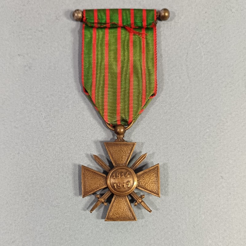 CROIX DE GUERRE 1914-1917 AVEC UNE ETOILE POUR CITATION A L'ORDRE DU REGIMENT WAR CROSS 1914 1918
