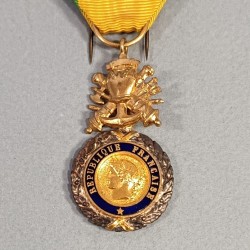 FRANCE MEDAILLE MILITAIRE 5 ème REPUBLIQUE VALEUR ET DISCIPLINE EN ARGENT