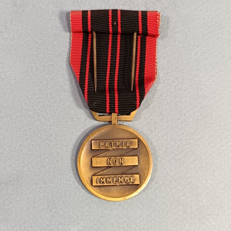 FRANCE MEDAILLE DE LA RESISTANCE RESISTANTS 1939 1945 MODELE DIT HORS METROPOLE