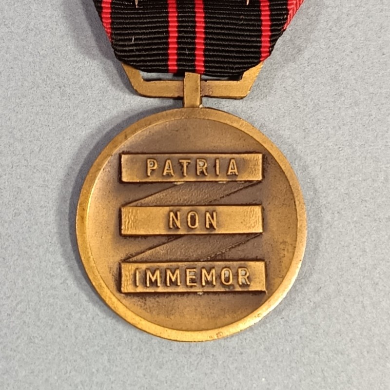 FRANCE MEDAILLE DE LA RESISTANCE RESISTANTS 1939 1945 MODELE DIT HORS METROPOLE