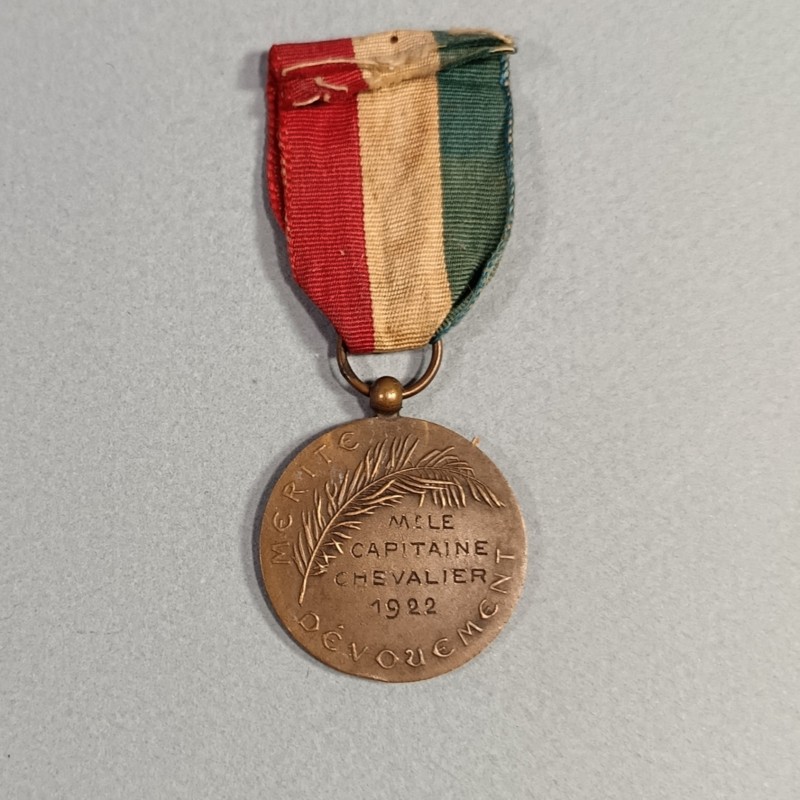 PETITE MEDAILLE EN BRONZE DU SOUVENIR FRANCAIS POUR UN OFFICIER Mr LE CAPITAINE CHEVALIER 1922 MERITE ET DEVOUEMENT