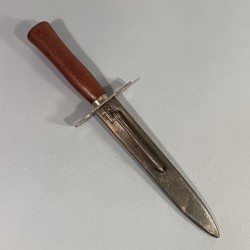 COUTEAU DE TRANCHEES VENGEUR DE 1870 FABRICATION SECOND TYPE MARQUEE GONON 41 FABRICANT A PARIS GUERRE 1914 1918 ET 1939 1940