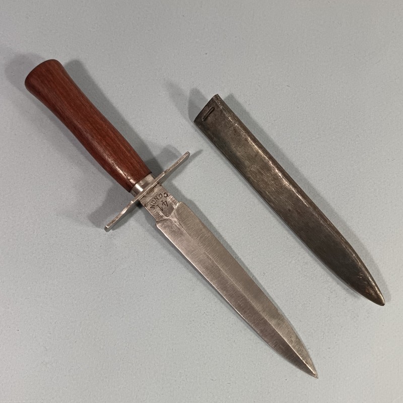 COUTEAU DE TRANCHEES VENGEUR DE 1870 FABRICATION SECOND TYPE MARQUEE GONON 41 FABRICANT A PARIS GUERRE 1914 1918 ET 1939 1940