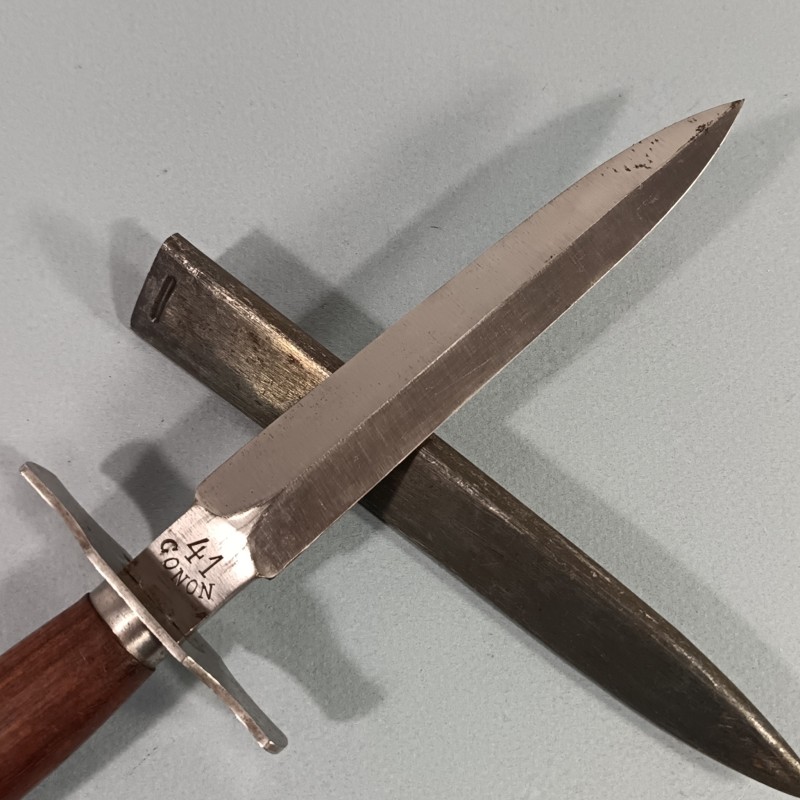 COUTEAU DE TRANCHEES VENGEUR DE 1870 FABRICATION SECOND TYPE MARQUEE GONON 41 FABRICANT A PARIS GUERRE 1914 1918 ET 1939 1940