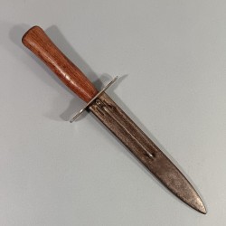 COUTEAU DE TRANCHEES VENGEUR DE 1870 MODELE 1916 FABRICATION MARQUEE SGCO FABRICANT A PARIS GUERRE 1914 1918