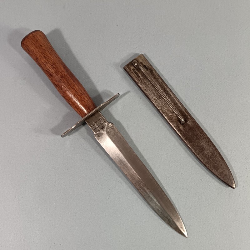 COUTEAU DE TRANCHEES VENGEUR DE 1870 MODELE 1916 FABRICATION MARQUEE SGCO FABRICANT A PARIS GUERRE 1914 1918