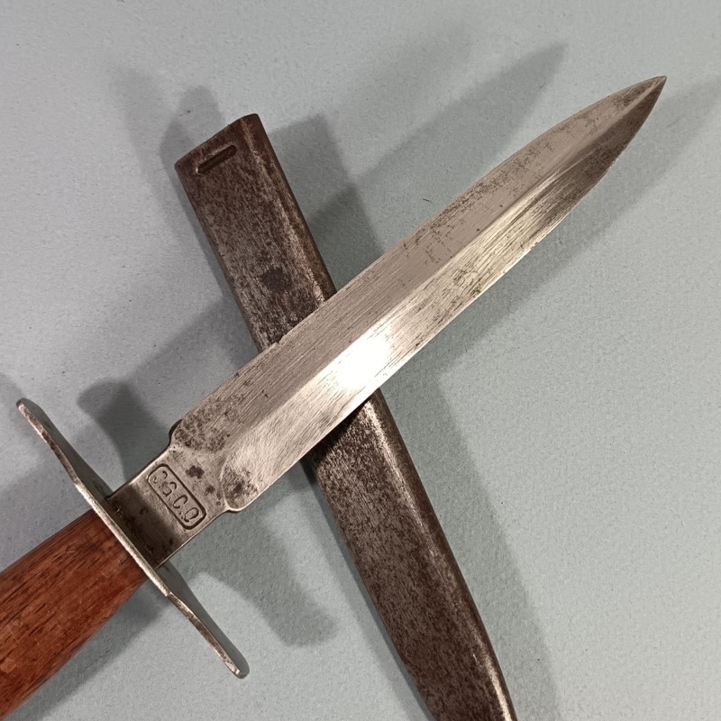 COUTEAU DE TRANCHEES VENGEUR DE 1870 MODELE 1916 FABRICATION MARQUEE SGCO FABRICANT A PARIS GUERRE 1914 1918