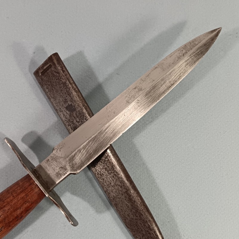 COUTEAU DE TRANCHEES VENGEUR DE 1870 MODELE 1916 FABRICATION MARQUEE SGCO FABRICANT A PARIS GUERRE 1914 1918