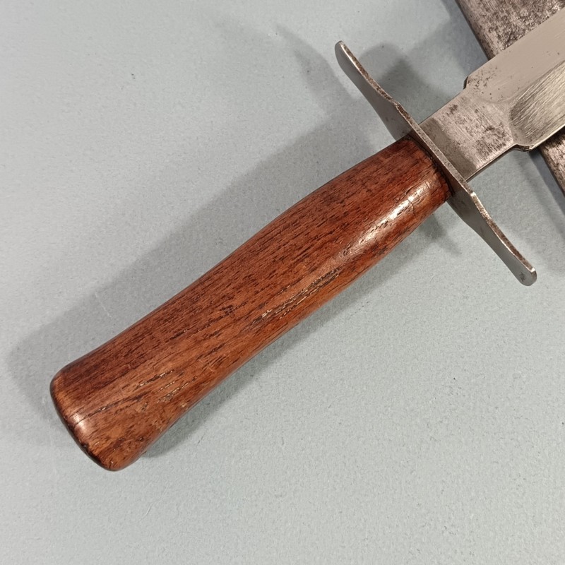 COUTEAU DE TRANCHEES VENGEUR DE 1870 MODELE 1916 FABRICATION MARQUEE SGCO FABRICANT A PARIS GUERRE 1914 1918