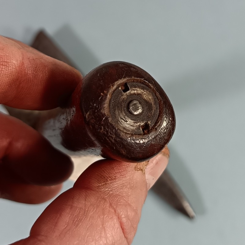 COUTEAU DE TRANCHEES VENGEUR DE 1870 MODELE 1916 FABRICATION MARQUEE SGCO FABRICANT A PARIS GUERRE 1914 1918