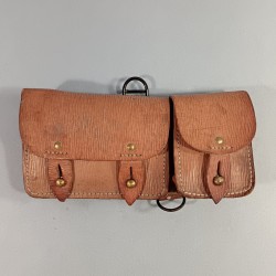 CARTOUCHIERE MODELE 1935 / 1937 COTE GAUCHE COULEUR FAUVE CUIR STRIE TAMPONNEE 1 er TRIMESTRE 1940