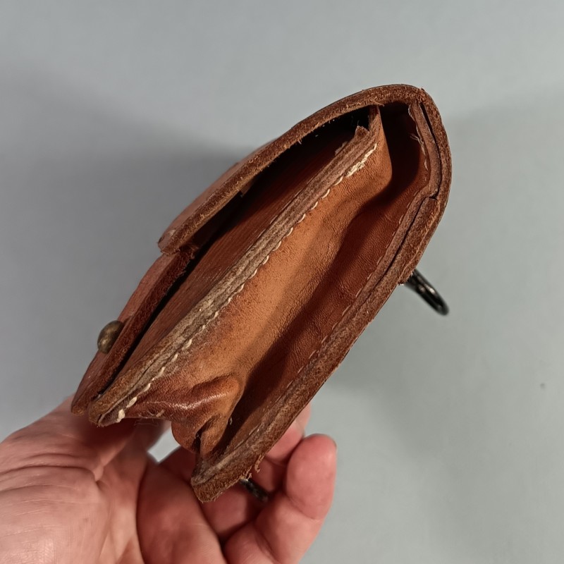 CARTOUCHIERE MODELE 1935 / 1937 COTE GAUCHE COULEUR FAUVE CUIR STRIE TAMPONNEE 1 er TRIMESTRE 1940