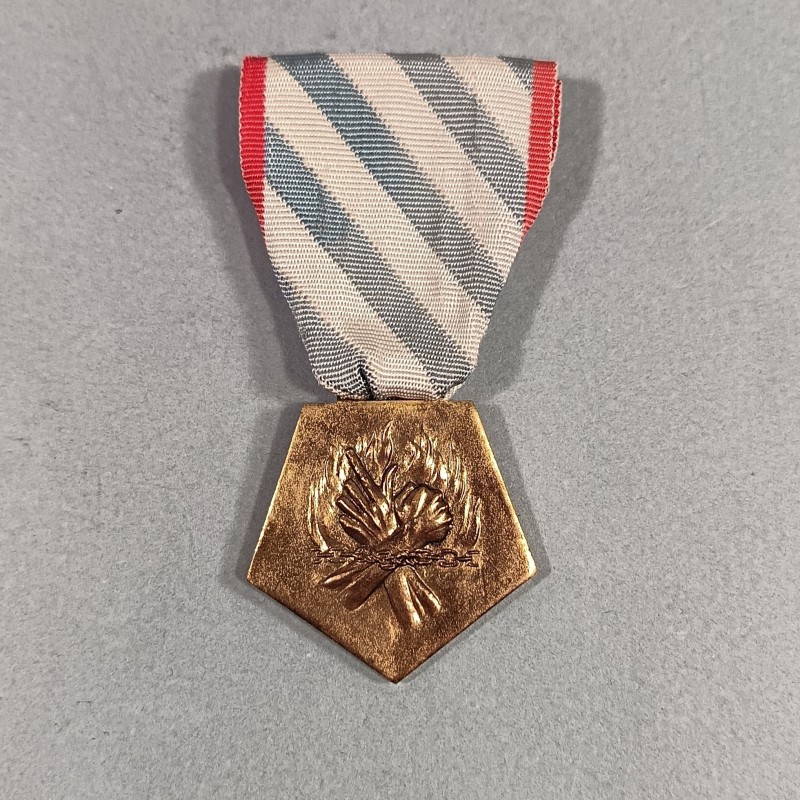 FRANCE MEDAILLE POUR LA DEPORTATION ET L'INTERNEMENT POUR FAIT DE RESISTANCE ANCIENS COMBATTANTS SECONDE GUERRE