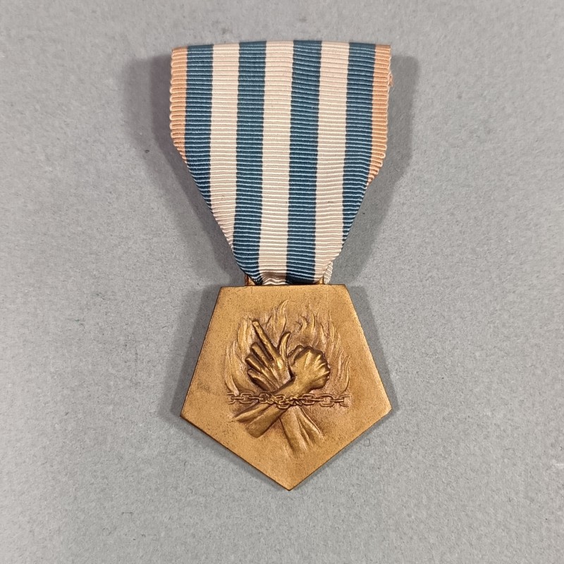 FRANCE MEDAILLE POUR LA DEPORTATION ET L'INTERNEMENT POUR FAIT DE RESISTANCE ANCIENS COMBATTANTS SECONDE GUERRE