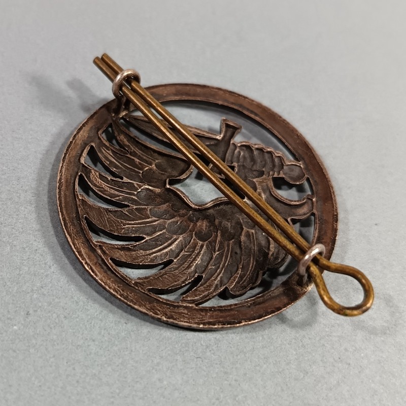 INSIGNE DE BERET PARACHUTISTE FABRICATION MOURGEON ANNEES 1950 TAP INDOCHINE ALGERIE ATTACHE TYPE ANGLAISE