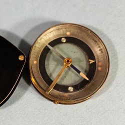 BOUSSOLE POUR OFFICIER BELLE FABRICATION TRANSPARENTE POUR LA LECTURE DE CARTES BON ETAT DE FONCTIONNEMENT COMPAS