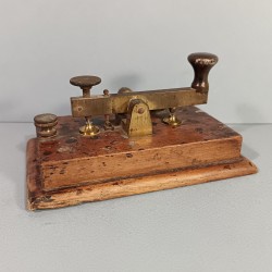 MANIPULATEUR DE MORSE MODELE CAVALIERIE 1907 POUR LES PTT ET LES TRANSMISSIONS
