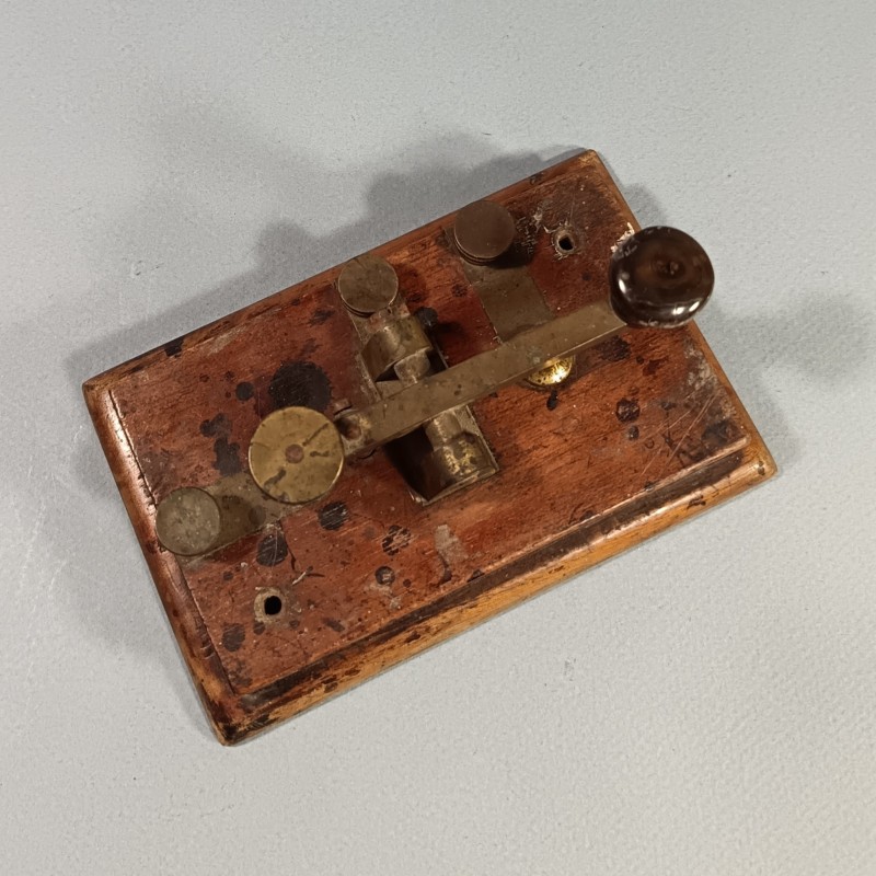 MANIPULATEUR DE MORSE MODELE CAVALIERIE 1907 POUR LES PTT ET LES TRANSMISSIONS