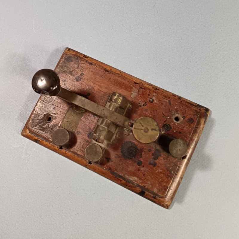 MANIPULATEUR DE MORSE MODELE CAVALIERIE 1907 POUR LES PTT ET LES TRANSMISSIONS