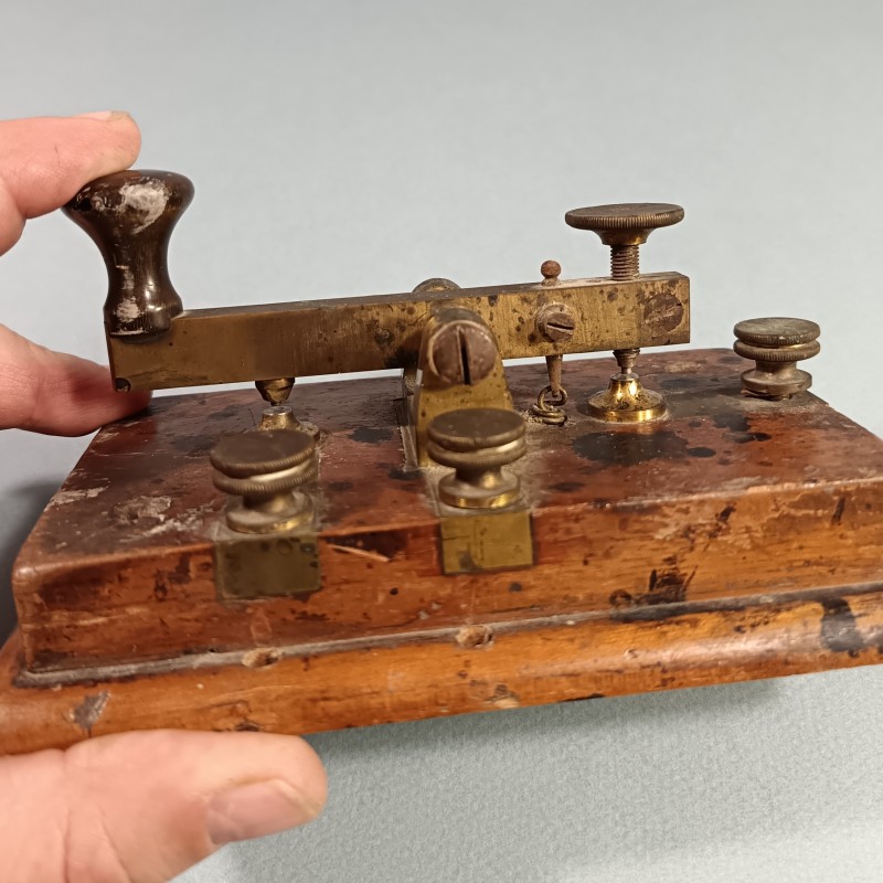 MANIPULATEUR DE MORSE MODELE CAVALIERIE 1907 POUR LES PTT ET LES TRANSMISSIONS