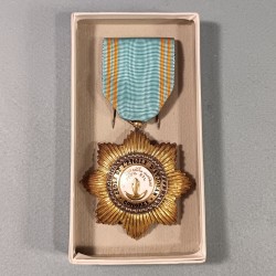COMORES MEDAILLE DE CHEVALIER DE L'ORDRE ROYAL DE L'ETOILE D'ANJOUAN FABRICATION ANCIENNE EN BOITE CARTON