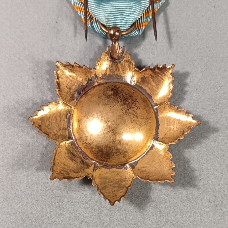 COMORES MEDAILLE DE CHEVALIER DE L'ORDRE ROYAL DE L'ETOILE D'ANJOUAN FABRICATION ANCIENNE EN BOITE CARTON