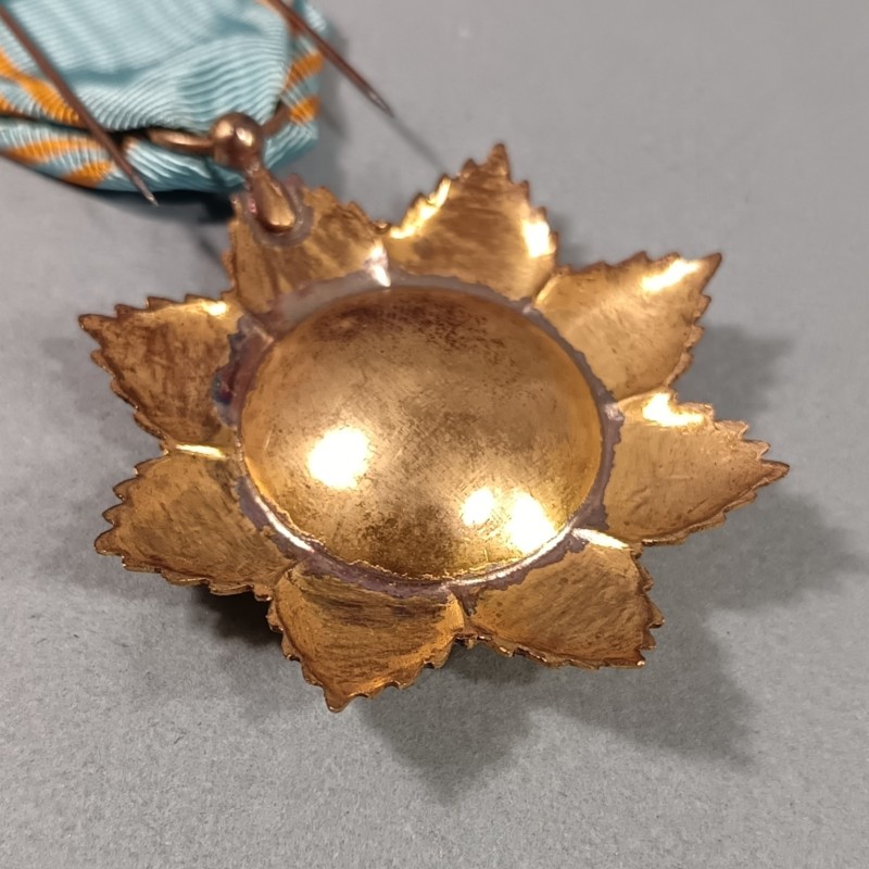 COMORES MEDAILLE DE CHEVALIER DE L'ORDRE ROYAL DE L'ETOILE D'ANJOUAN FABRICATION ANCIENNE EN BOITE CARTON