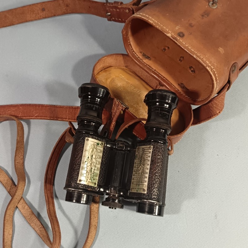 PAIRE DE JUMELLES D'OFFICIER 1914 1918 AVEC SILHOUETTES DE CAVALIER ET DE FANTASSIN MINISTERE DE LA GUERRE HUET & CIE PARIS